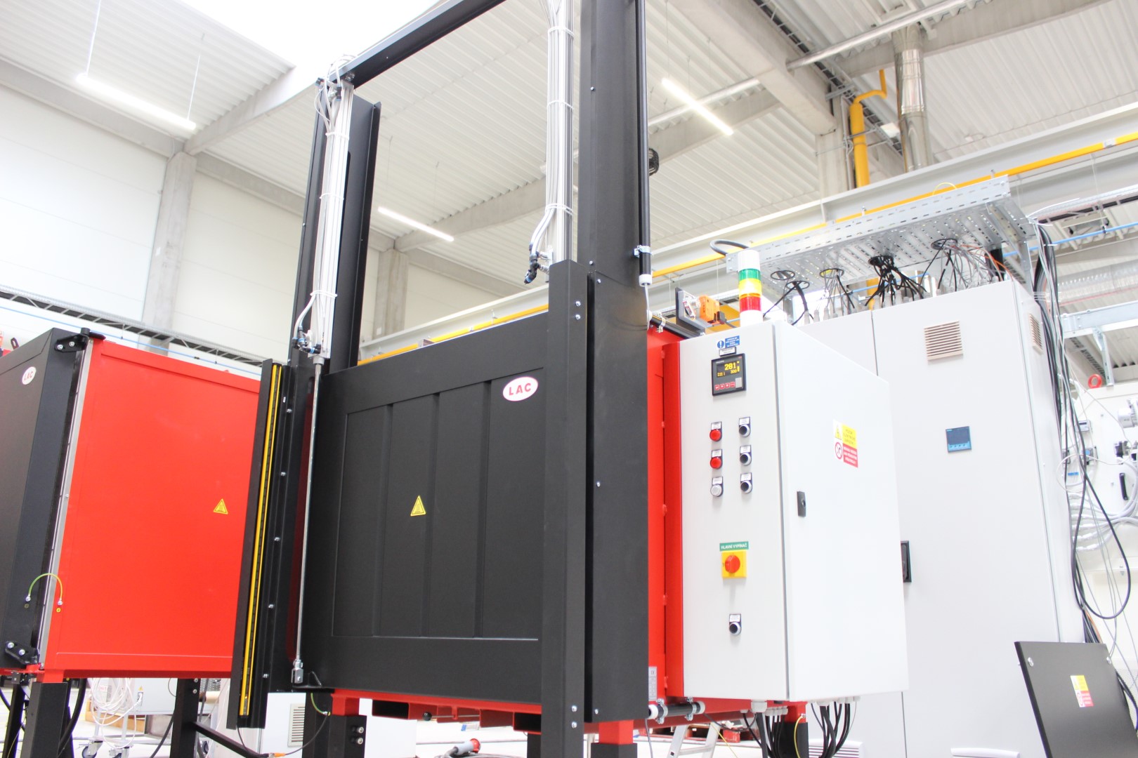 LAC industrial chamber oven with ventilation and exhaust equipment